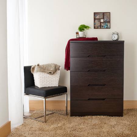 Tento design je spárován s koncentrovanou kávou, což vytváří uklidňující vizuální efekt.